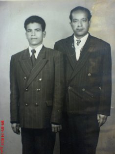 سمت راست مرحوم حاج ابوالقاسم سمت چپ مرحوم میرزا محمود(غلامرضا) تهران 1332