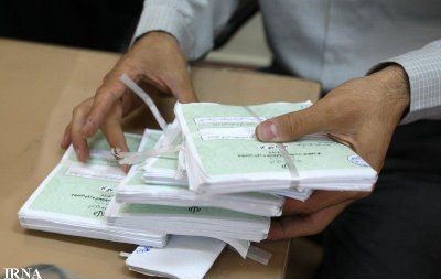 انگار بسته های اسکناس نو دارن میشمارن