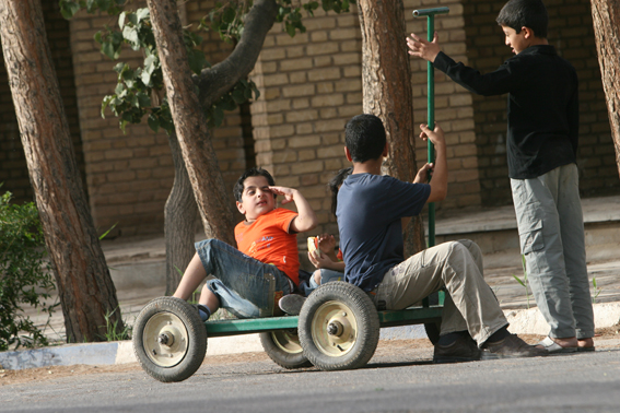 دور از من نزدیک تو